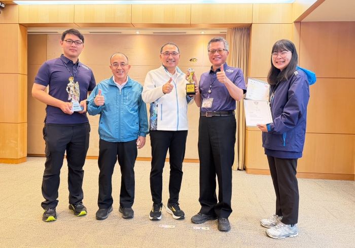 《圖說》2025八里城市沙雕展打造城市品牌勇奪國際雙獎，左二水利局長宋德仁。〈高灘處提供〉