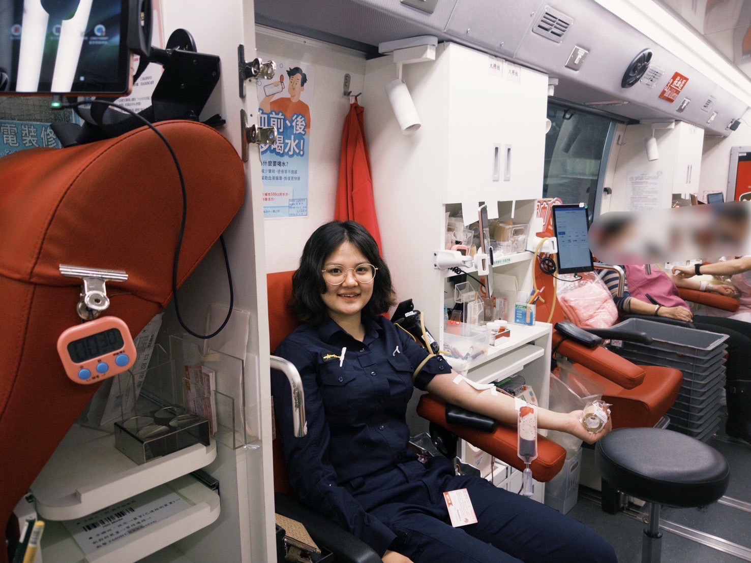 挽袖捐熱血  基警同步防詐守護民眾財產安全