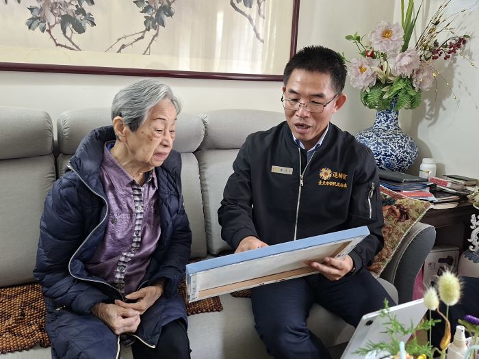 《圖說》95歲的田奶奶以藝術豐富晚年生活。〈臺北市榮服處提供〉
