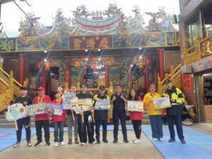 七堵慶濟宮綜藝大集合熱鬧登場 基三警到場反詐識詐及交安宣導 16 三 8