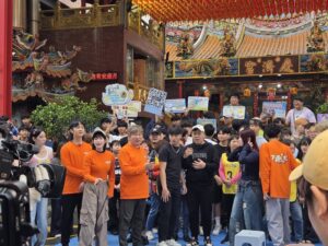 七堵慶濟宮綜藝大集合熱鬧登場 基三警到場反詐識詐及交安宣導 17 四 5