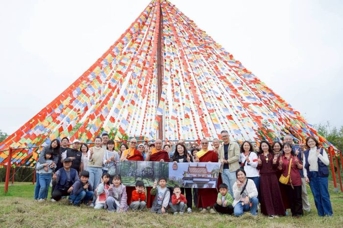 《圖說》臺灣桑耶寺響應為地球種下一棵樹。〈農業局提供〉
