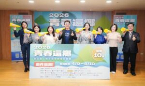 《圖說》六縣市政府代表齊聚新北市府共同啟動「青春還鄉-2026地方創生微電影競賽」，中為新北市政府副市長劉和然、中右新北市青年局長邱兆梅。〈青年局提供〉