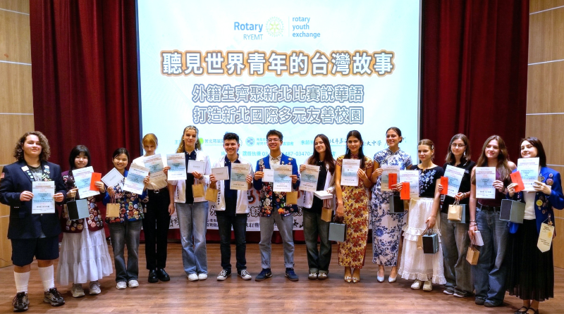 外籍學生華語說台灣故事!首屆演講比賽熱鬧登場 13 《圖說》16位參加華語演講決賽的外籍交換學生合照。〈教育局提供〉