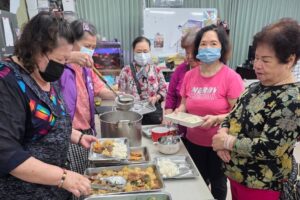 新富里愛心共餐暖人心 里長攜手八斗子分駐所強化防詐宣導 10 MEITU 20260409 145338790