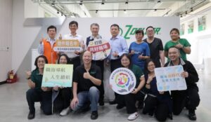 《圖說》「115年新北市中高齡者及高齡者友善職場認證計畫」，即日起開放報名至5月22日截止，並且將陸續舉辦5場說明會，後排左三勞工局長陳瑞嘉、左二就服處長葉建能。〈勞工局提供〉