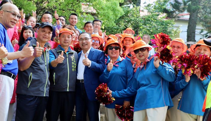 《圖說》新北市淡水區坪頂國小今日舉辦100週年校慶暨社區聯合運動會，以「坪頂風華、百年禮讚」為主題，廣邀歷屆校友與社區民眾齊聚。〈教育局提供〉