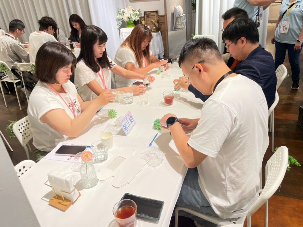 參加者一同體驗 高擬真仿真多肉植栽diy 製作獨一無二的療癒盆栽