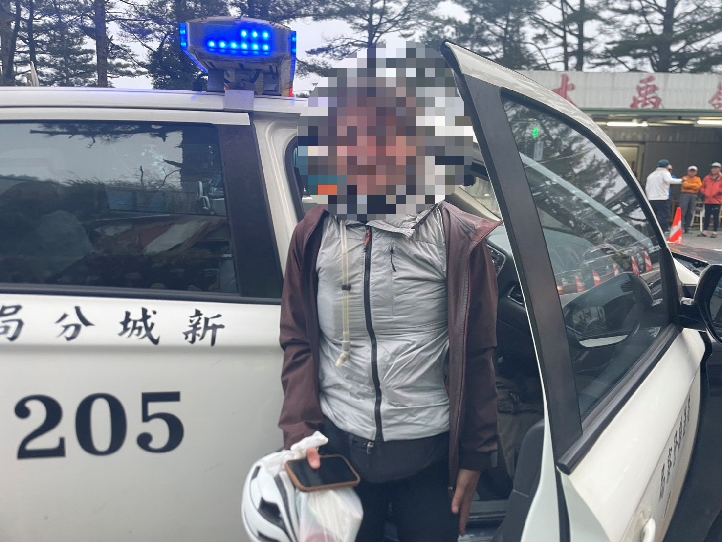 英籍單車女騎士合歡山失溫  暖警即時援助助其脫險