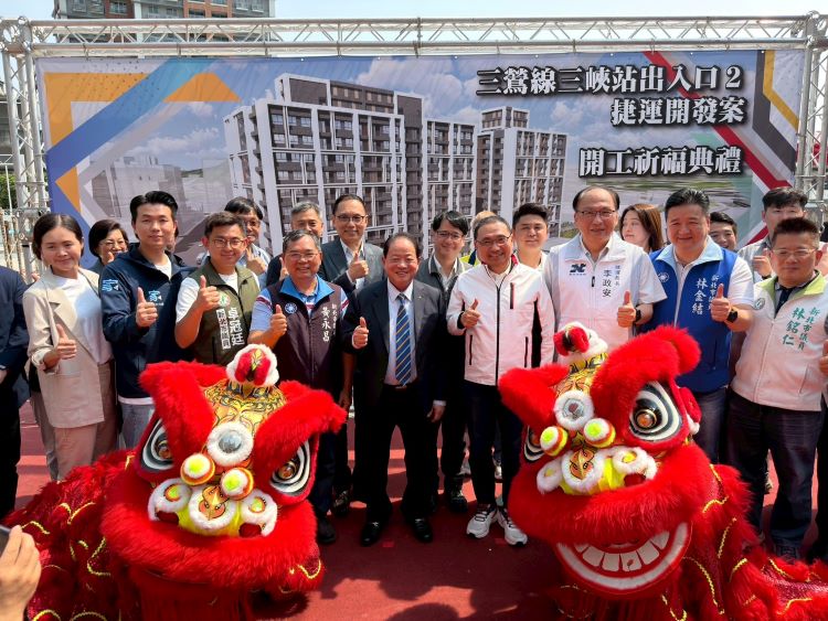 《圖說》投資團隊與貴賓合影，前排右三捷運局長李政安。〈捷運局提供〉