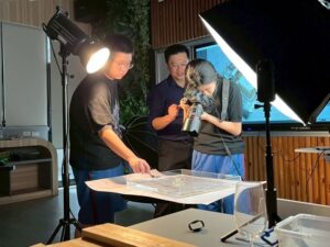 《圖說》新北市中和高中攜手台灣藝術大學和淡江大學開辦職涯探索營，其中「數位攝影與影像工作坊」帶領青年學習影像拍攝技巧，為未來職涯方向奠定基礎。〈青年局提供〉