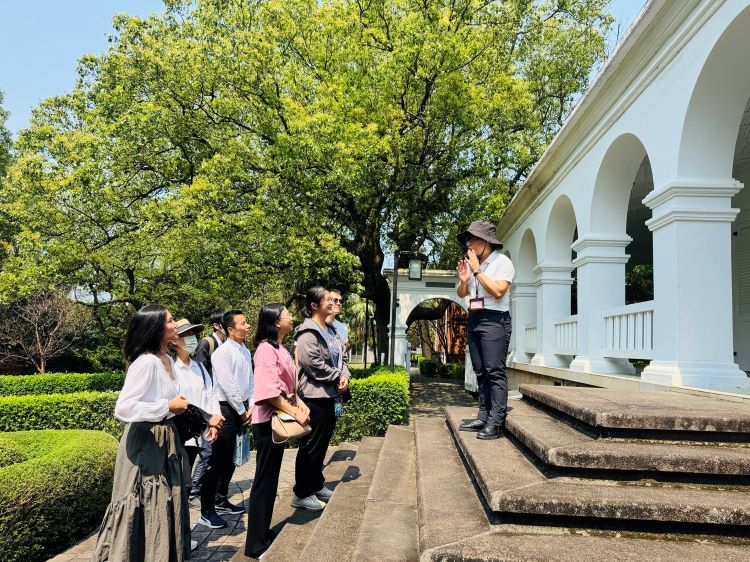 《圖說》淡水古蹟博物館與真理大學合作推出期間限定的「淡水名人故居參訪團」之二。〈淡古提供〉