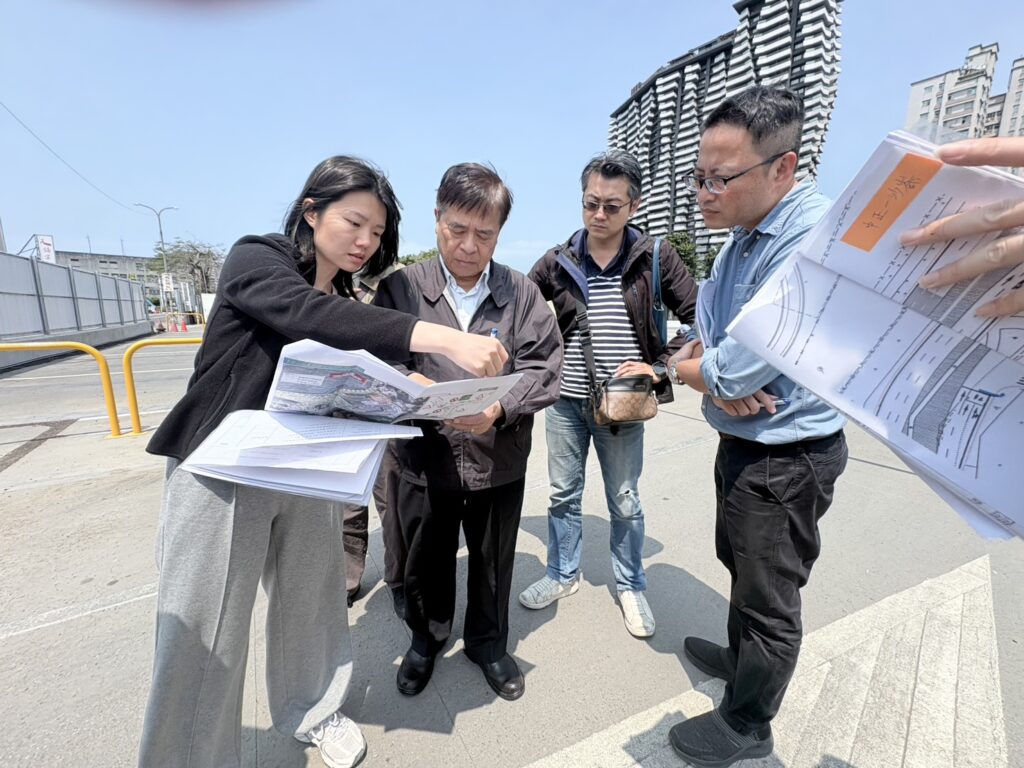 新北交通大躍進! 淡江大橋+交流道工程 打造高效路網 18 交通局長鍾鳴時率隊勘查淡江大橋八里、淡水兩端交通配套措施 1