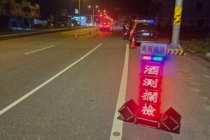 花警精準交通執法 打造安全交通環境 4 MEITU 20260415 094453270