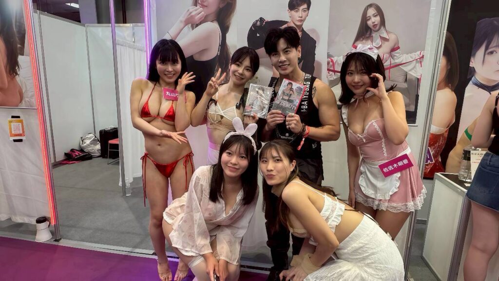 LINE ALBUM TAE成人展素材 260415 6