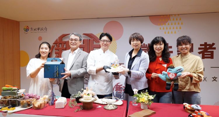 《圖說》今年透過專家評審選出「特色商品」，另藉由網路票選機制，增設「最佳人氣獎」，民眾參與投票更可獲得iPhone 17e手機等大獎。〈經發局提供〉