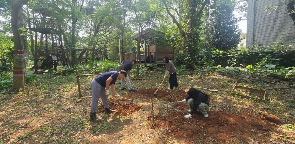 03中原大學師生共同整地施作，打造「都會原民食樂園」示範場域