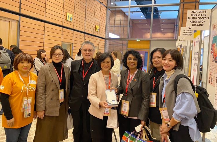 《圖說》新北代表團與國際失智症協會主席Meera交流，中為衛生局長陳潤秋、左二高齡長期照顧處長林惠萍。〈衛生局提供〉