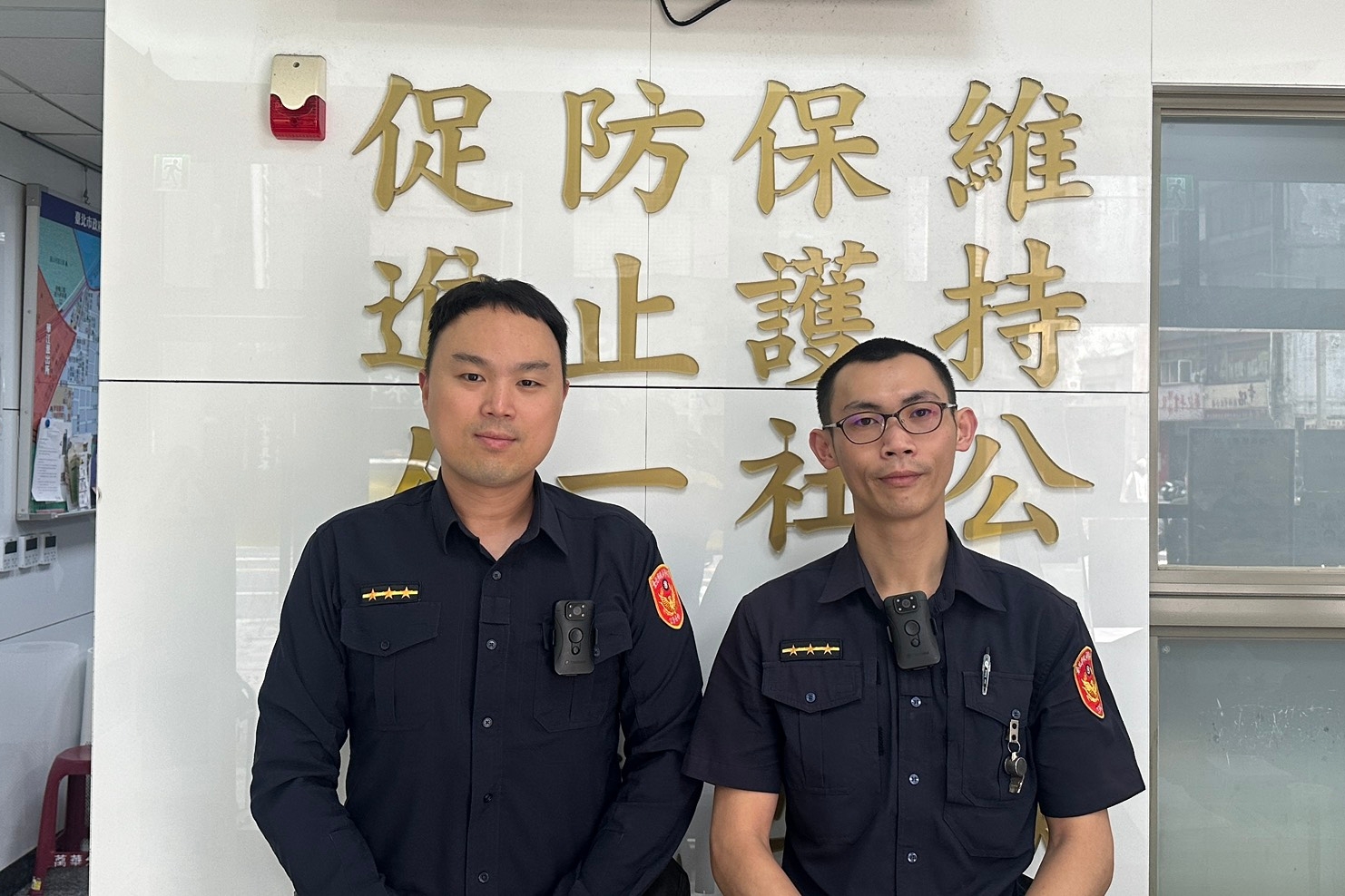 躺臥路邊迷途翁  萬華暖警助返家