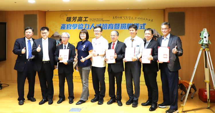 《圖說》教育局感謝產業界透過設備捐贈、業師進校及實習場域支持。〈教育局提供〉