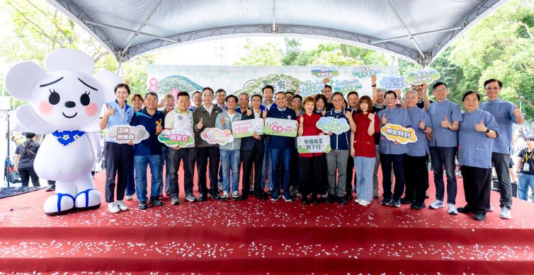 《圖說》「2026新北市客家桐花祭」由新北市市長侯友宜、客家委員會吳克能主任秘書、新北市客家局長劉冠吟以及土城區周晉平區長等貴賓，一起揭開活動序幕。〈客家局提供〉