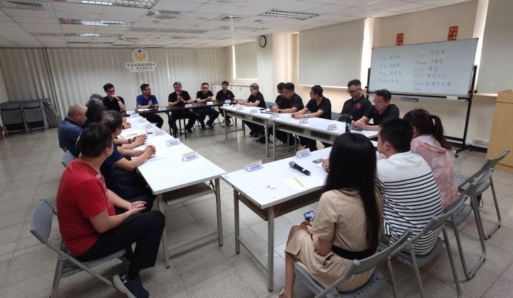 《圖說》業務交流討論。〈消防局提供〉