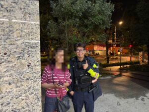 《圖說》民眾對警方迅速到場與專業協助表達感謝。〈中和分局提供〉