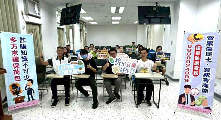 《圖說》新北環保局前往宜蘭佛光大學深化青年學子對於環境保護與職涯法治觀念。〈環保局提供〉