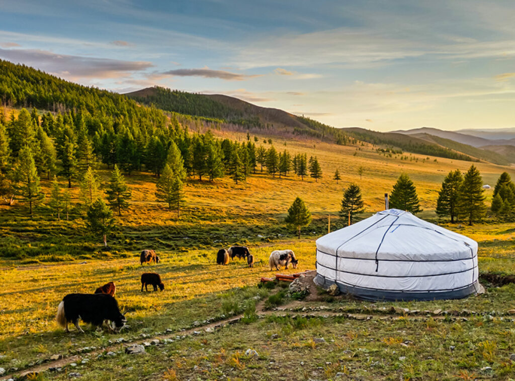 首推「蒙古國烏蘭巴托6日」，旅展優惠價69999元，安排入住蒙古包並體驗騎馬、騎駱駝，