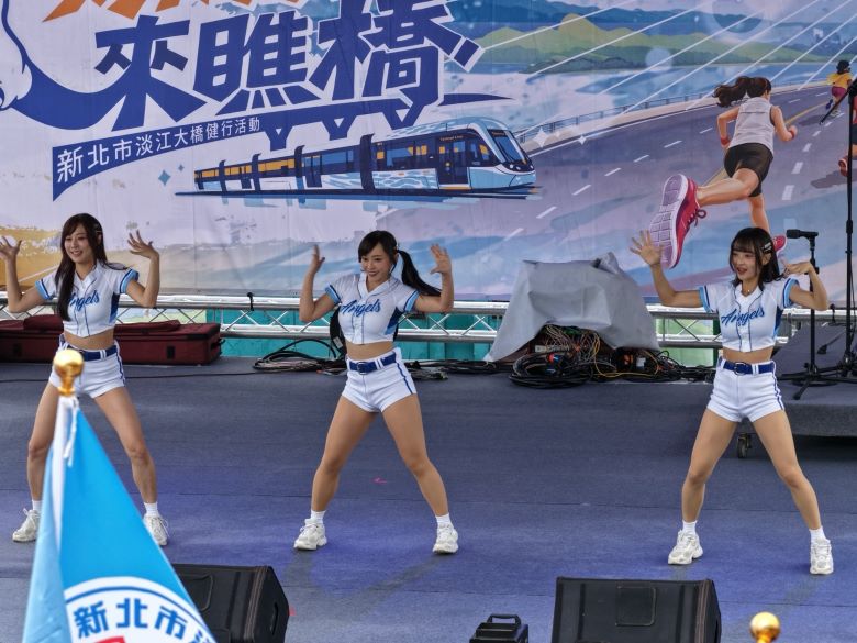《圖說》活動由富邦悍將啦啦隊的活力應援揭開序幕，瞬間引爆熱情。〈民政局提供〉