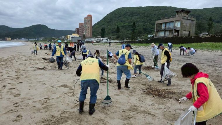 《圖說》凈灘不僅是環境整理，更是一堂走入現場的環境教育課。〈南亞塑膠提供〉