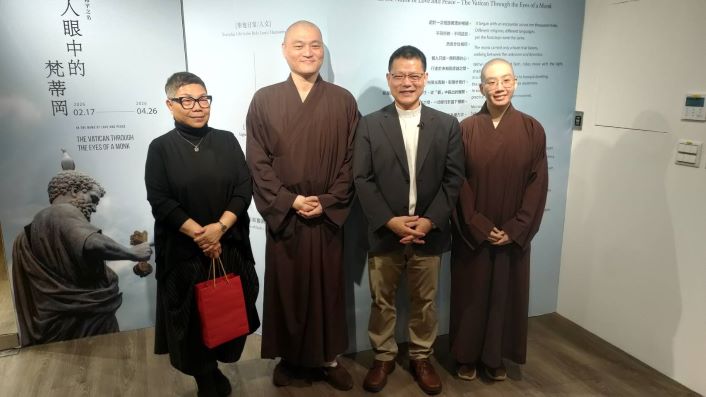《圖說》世界宗教博物館長馬幼娟（左起）與靈鷲山聞虛法師、中華民國宗教與和平協進會秘書長林之鼎神父、世界宗教博物館發展基金會執行長室主任寶屹法師合影。〈宗博館提供〉