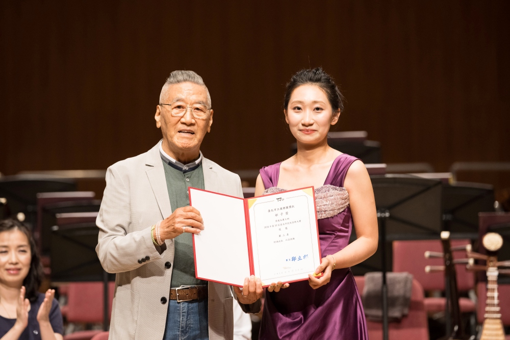 04第三名祁子萱；頒獎人瞿春泉