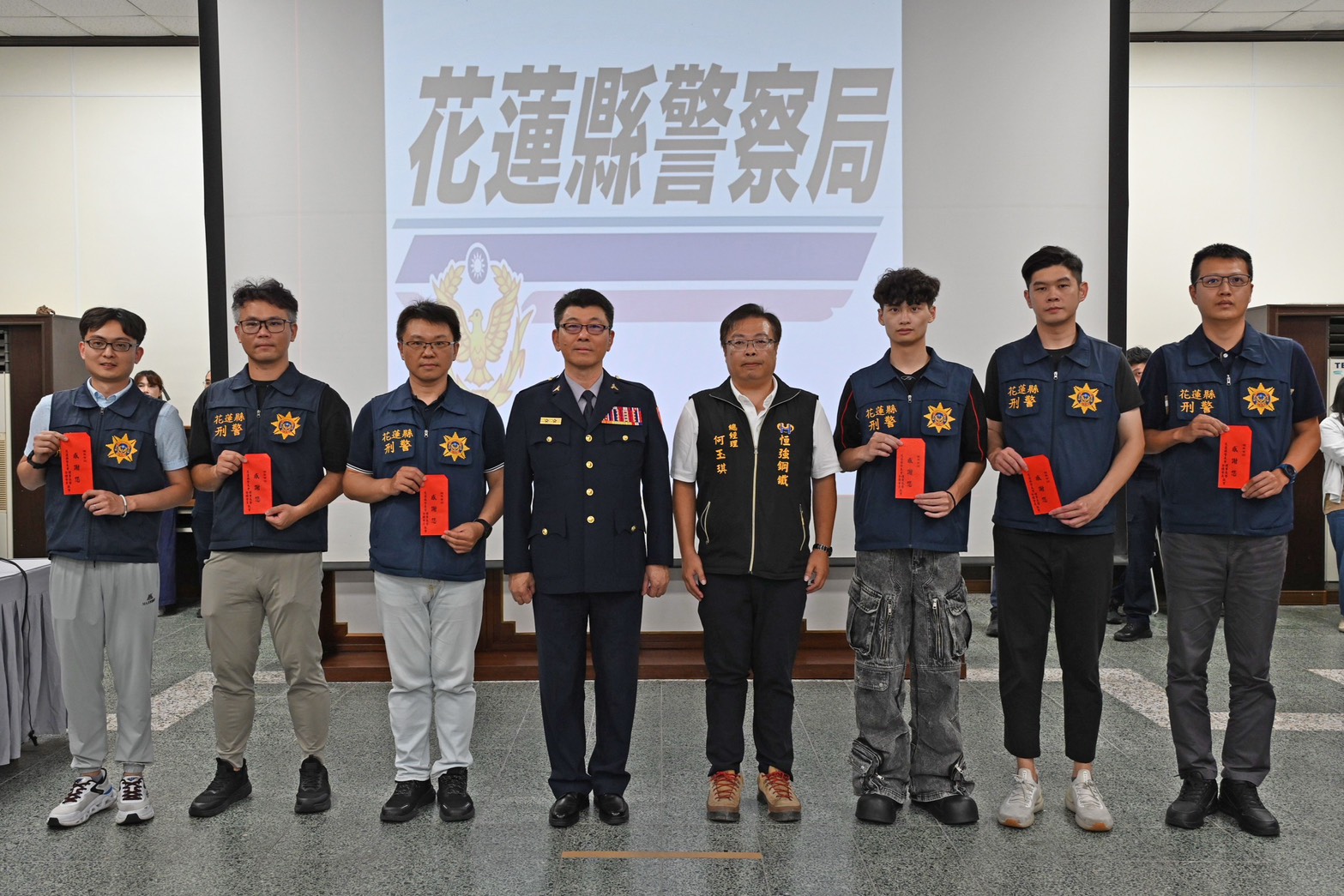 花蓮縣警察局4月局務會報表揚績優同仁  花蓮警凝聚向心展現專業能量