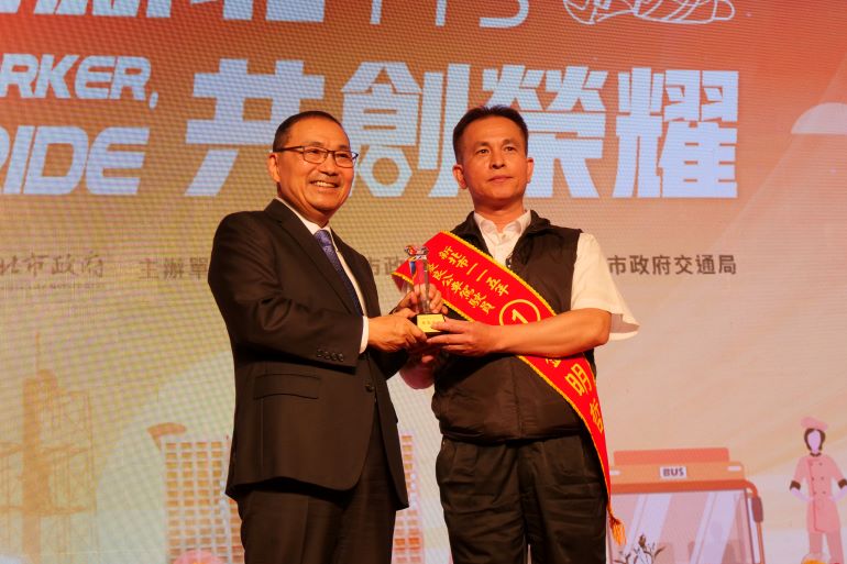 《圖說》模範公車駕駛劉明哲。〈交通局提供〉