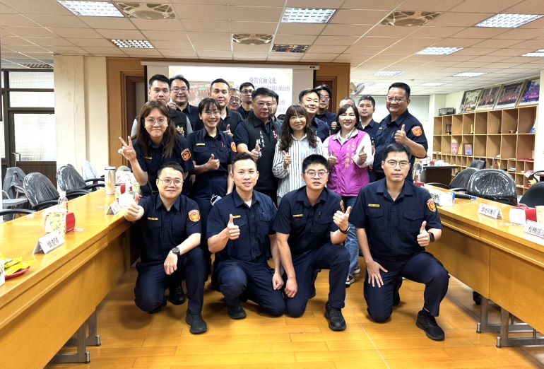 《圖說》板橋分局天上聖母聖誕慶典遶境活動協調會合影。〈板橋分局提供〉