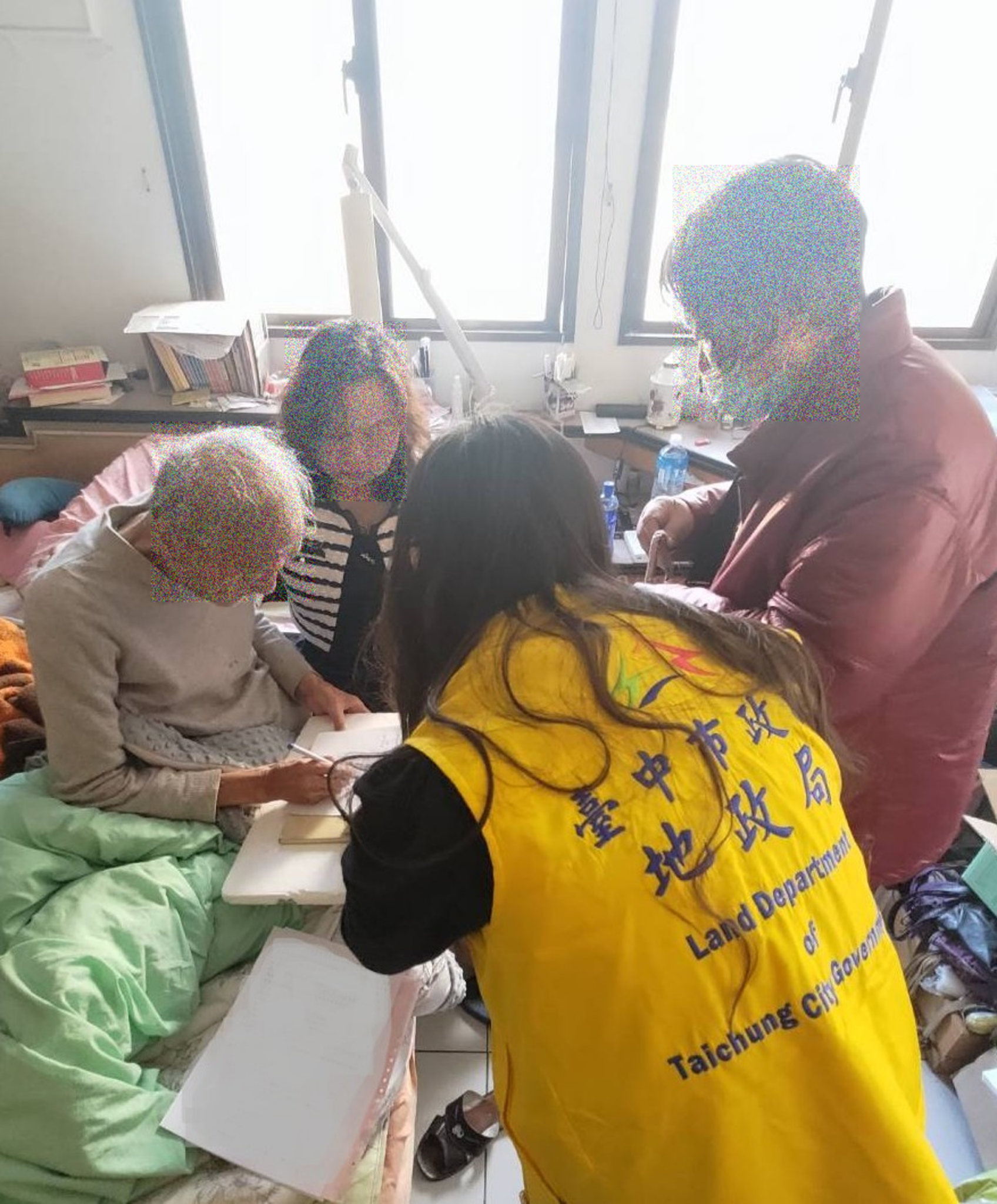 徵收補償費領取   中市地政局推到府、到點發放服務　貼心照顧弱勢族群