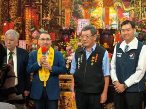 《圖說》侯友宜市長於保生大帝聖誕至潮和宮參拜，祈求地方風調雨順、市民平安。〈民政局提供〉