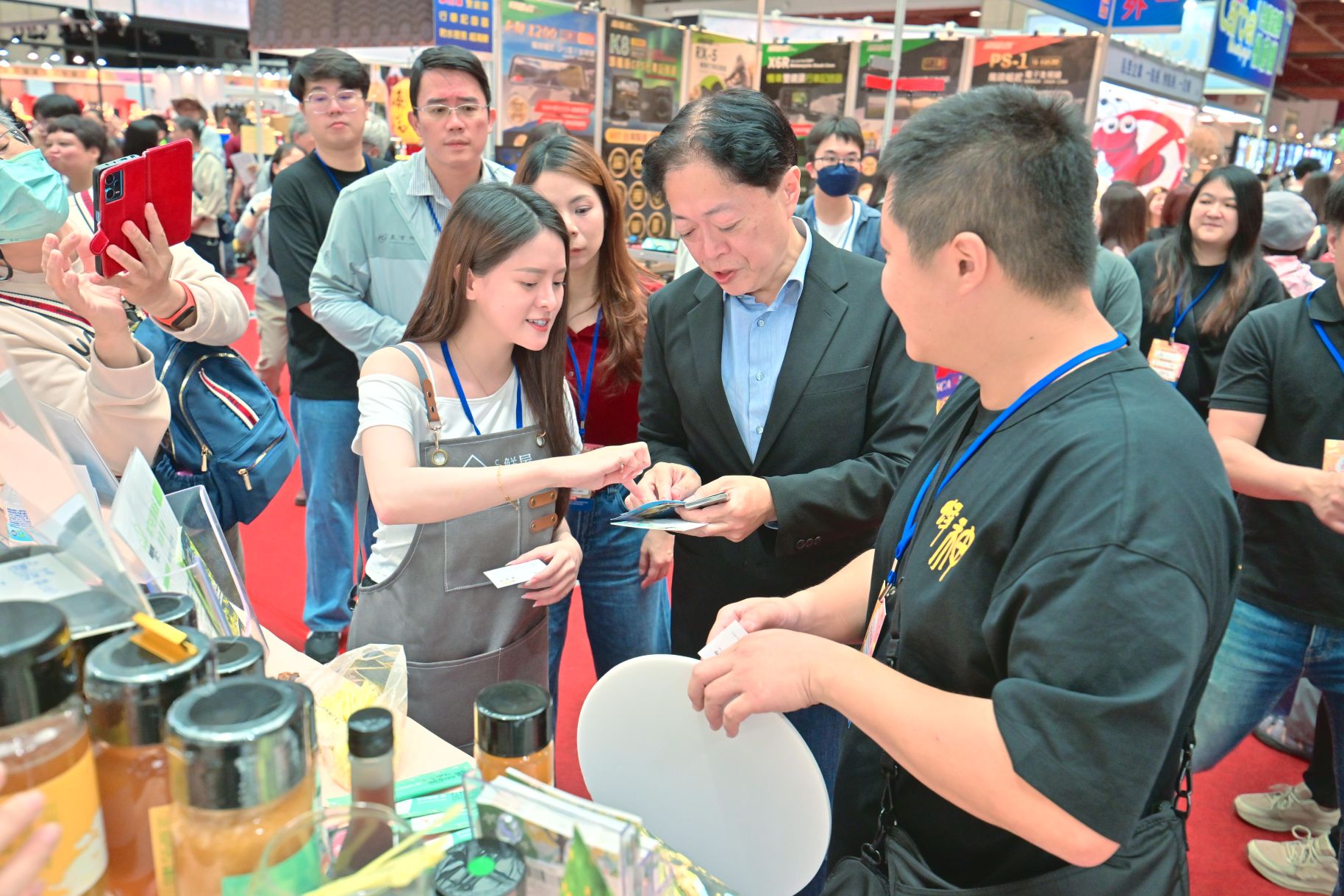 04電農介紹自家龍虎斑料理產品，並分享線上下單資訊