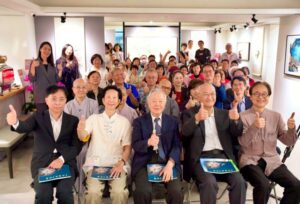 《圖說》千江有水千江月—明月法師畫展盛大開幕，鄭孟豪理事長、蘇峰南教授、吳放社長、劉易齋教授及董澤平教授等嘉賓。眾人齊聚一堂，更共同見證了佛法與藝術交融的殊勝時刻。〈主辦單位提供〉