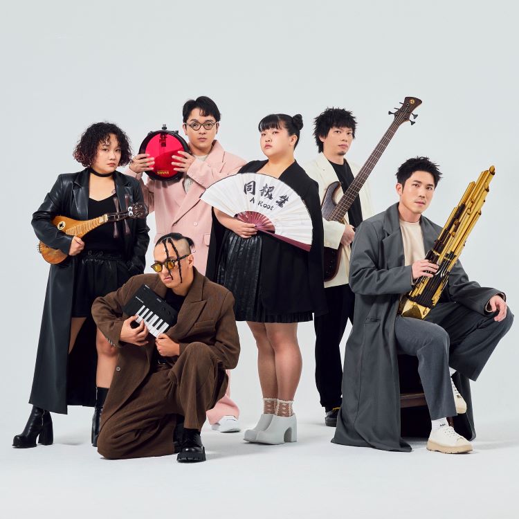 《圖說》「節奏舞台+Folk+Rhythm+Stage」邀請金獎奇幻融合樂團+A_Root+同根生，敲響多元民藝音韻。〈文化局提供〉