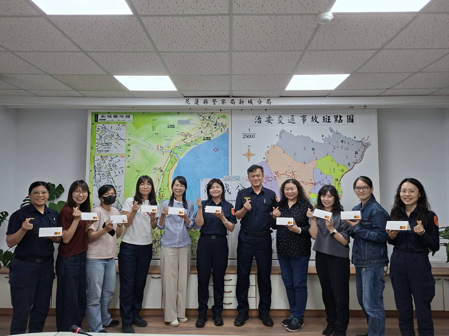 新城警溫馨慶祝母親節  致贈甜點感謝女性同仁辛勞付出