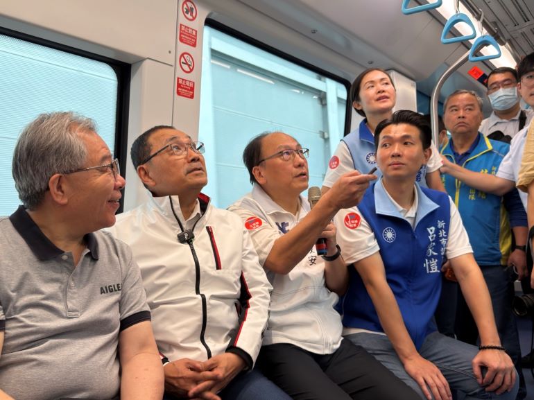 《圖說》市府團隊確認履勘前改善事項完成。〈捷運局提供〉