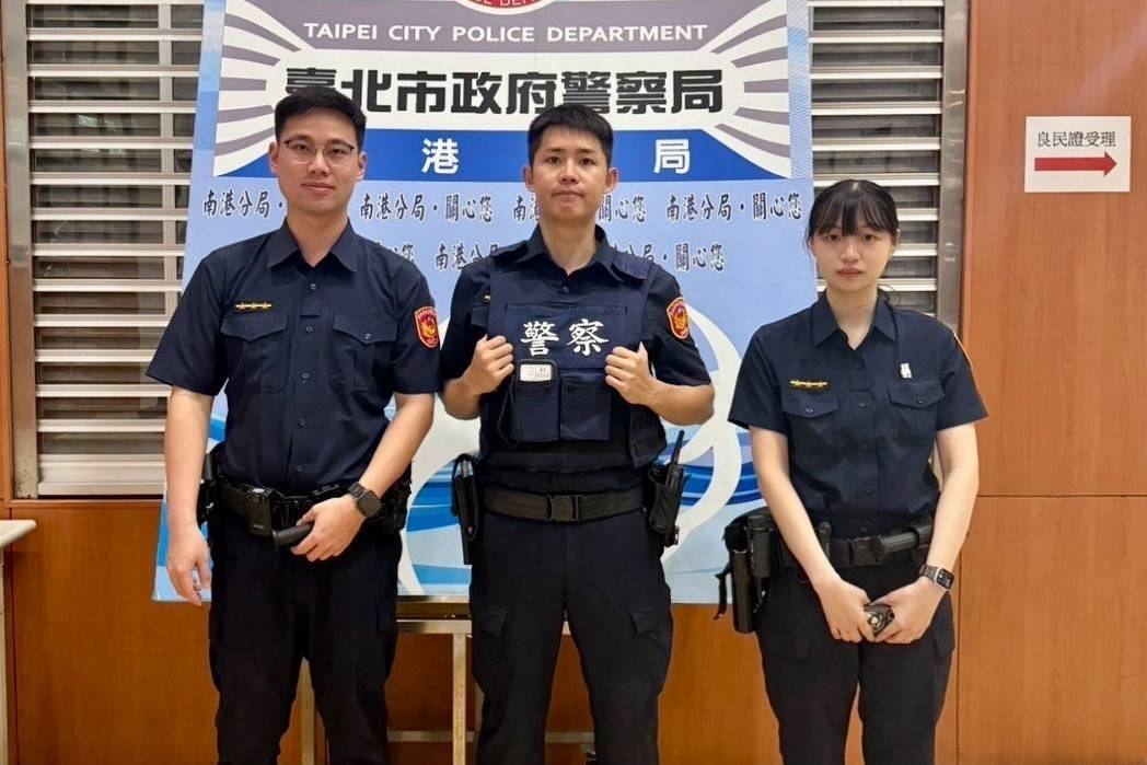 身心障礙男子路上蹓躂  南港警耐心聯繫家人助團圓
