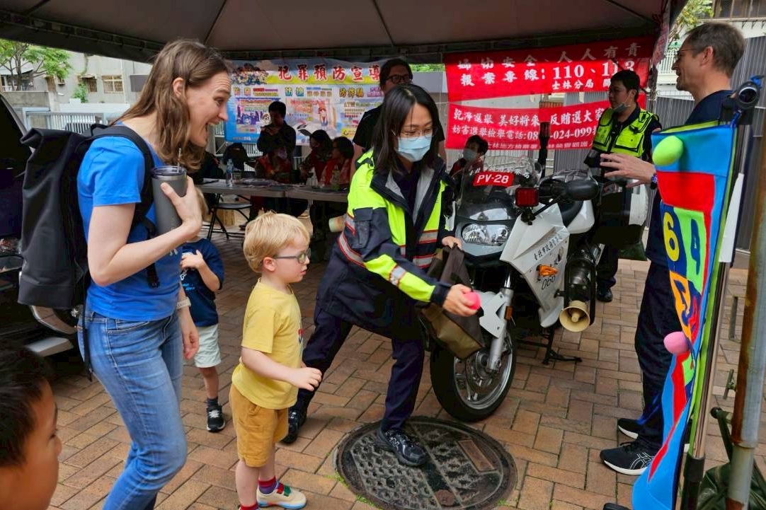 台北美國學校校慶超吸睛  大型重機助陣成亮點