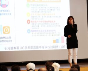 《圖說》講座規劃「普高升學路」及「技高升學路」兩大主題，協助家長快速掌握多元入學重點—資料照片。〈教育局提供〉