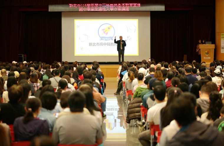 《圖說》教育局辦理實體或線上家長宣導場講座參與人潮絡繹不絕(圖為資料照片—資料照片。〈教育局提供〉