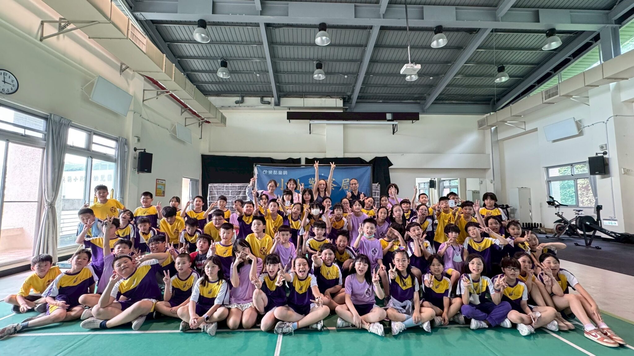 國小學童參訪基警四分局  小小警察體驗趣味滿滿