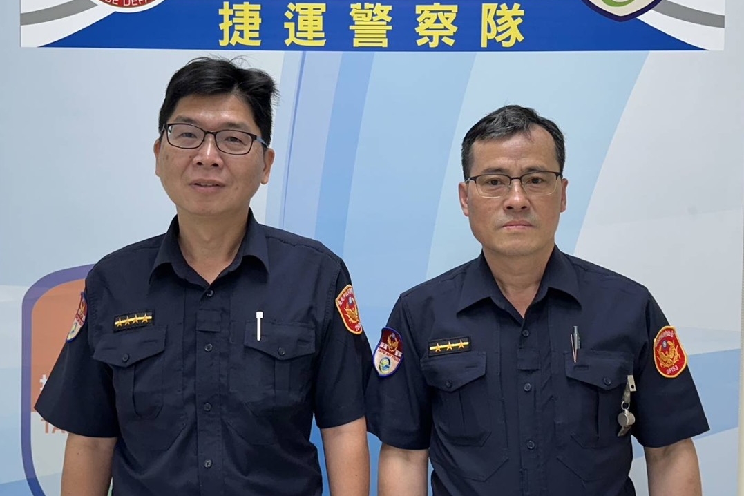七旬老翁獨自徘徊捷運月臺  一張手寫字條成關鍵  捷警暖助兄妹團圓