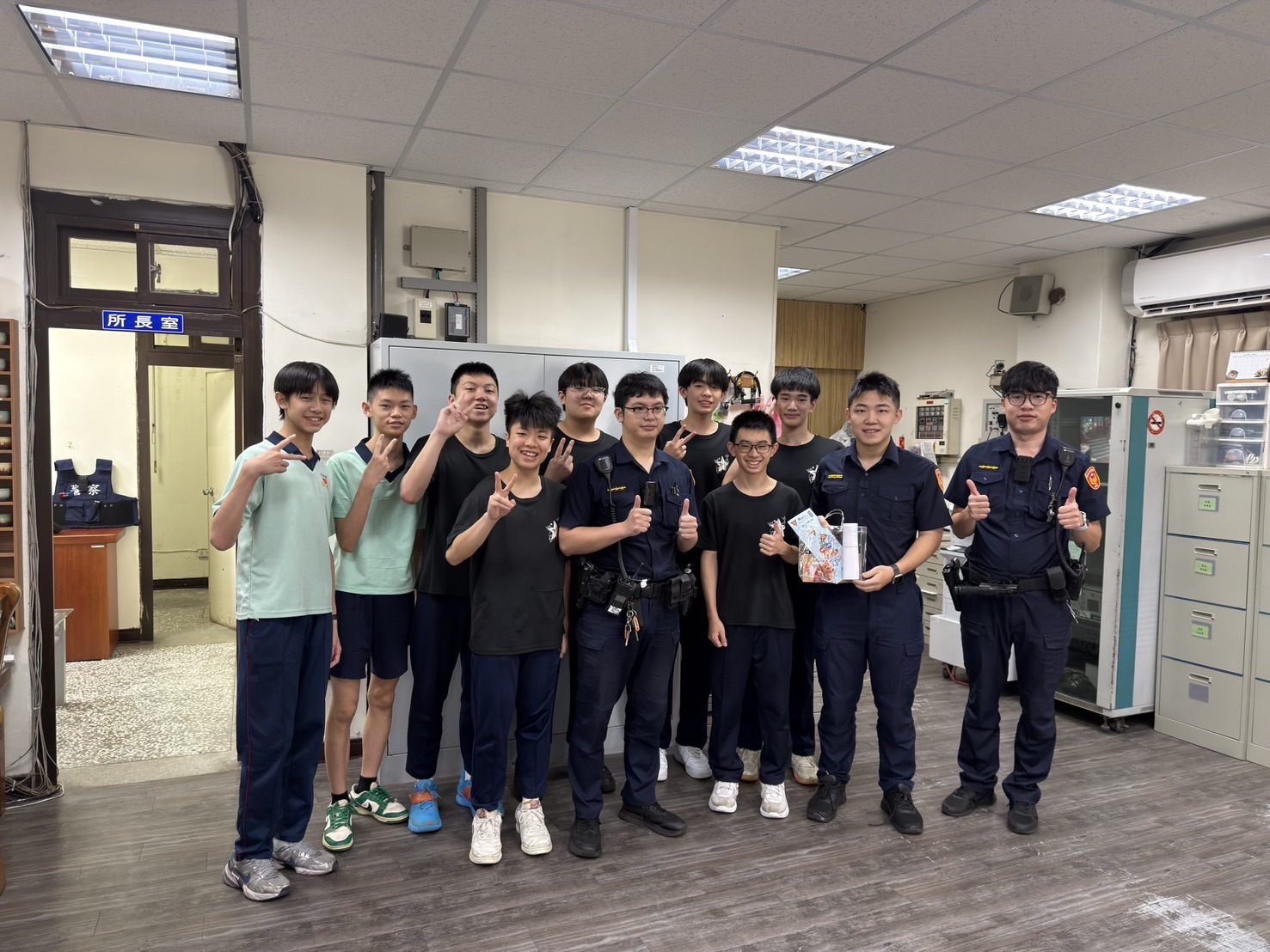 高中生參訪派出所  警強化犯罪預防教育